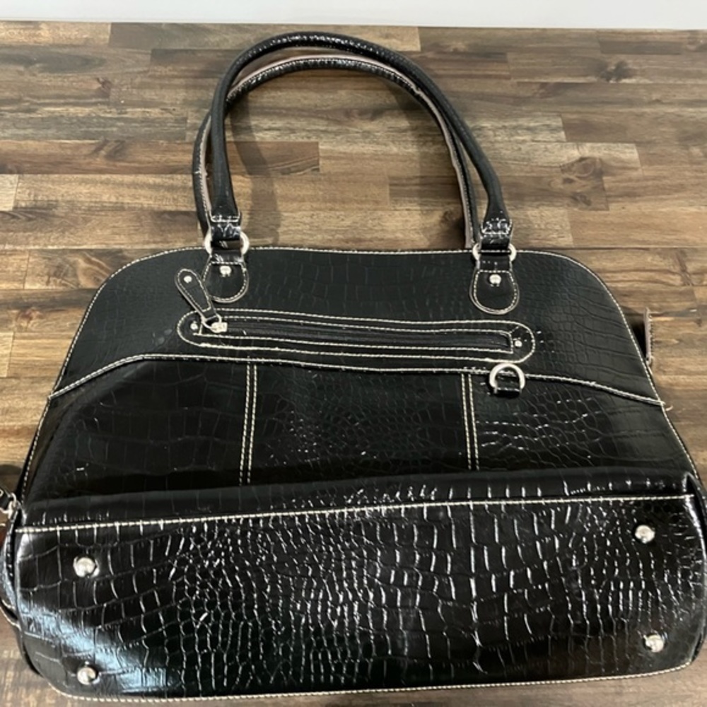 Women’s large purse.